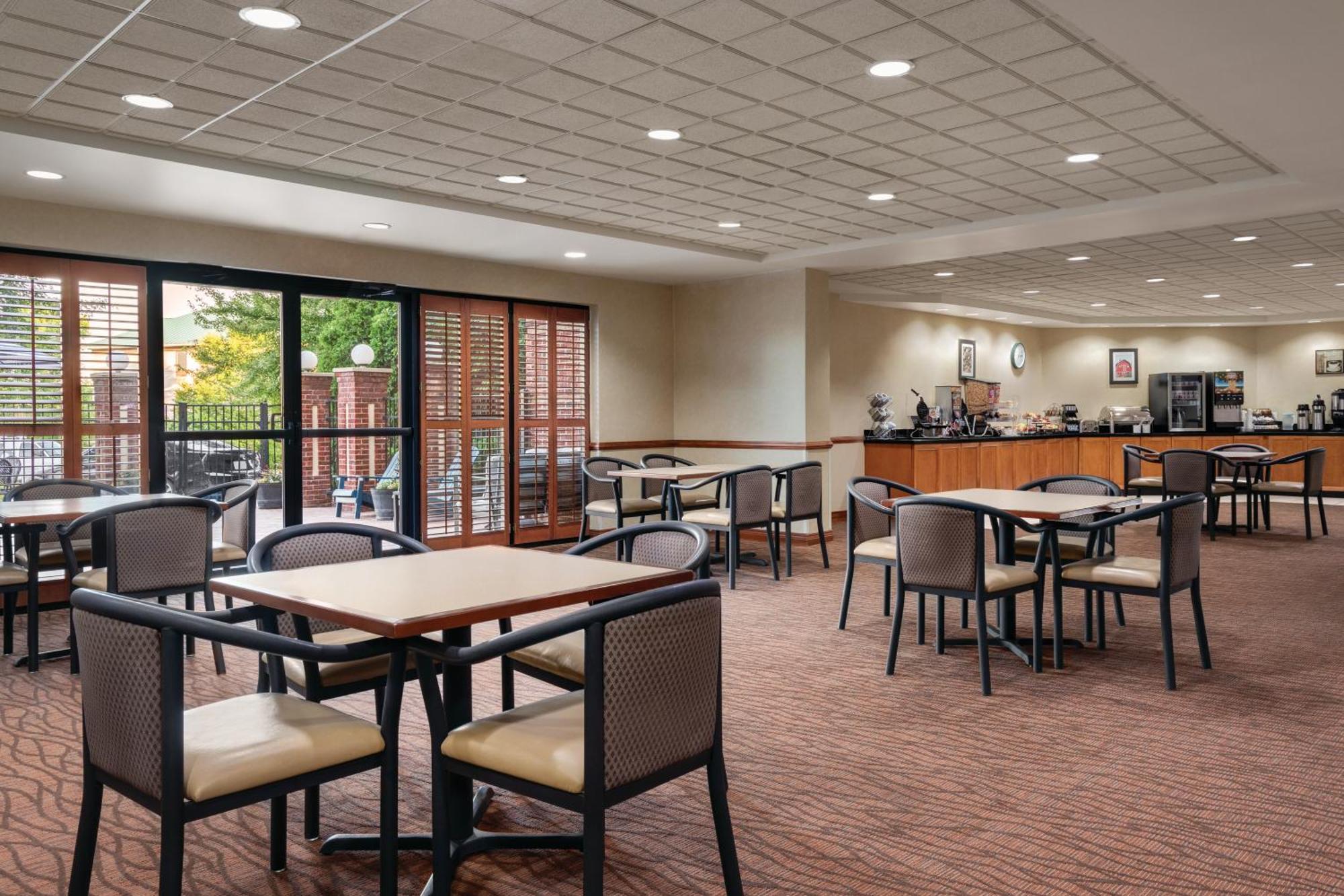 Wingate By Wyndham Louisville East Екстер'єр фото