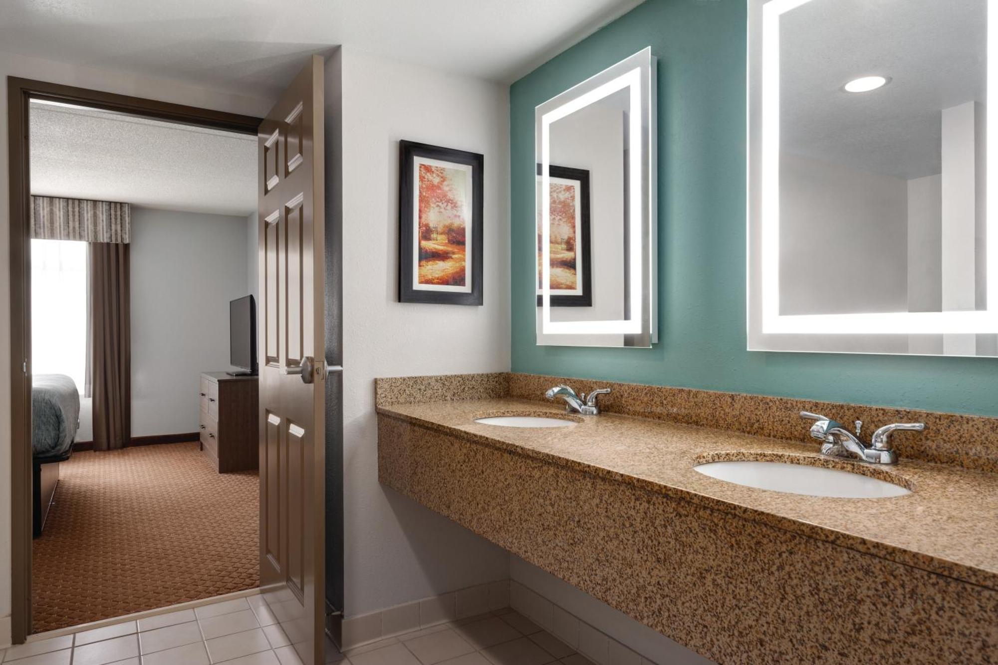 Wingate By Wyndham Louisville East Екстер'єр фото