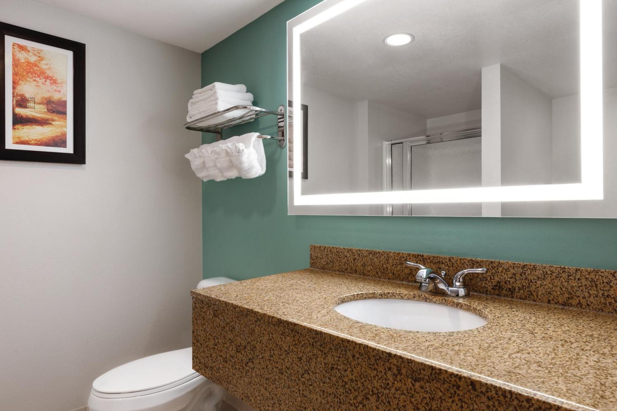 Wingate By Wyndham Louisville East Екстер'єр фото