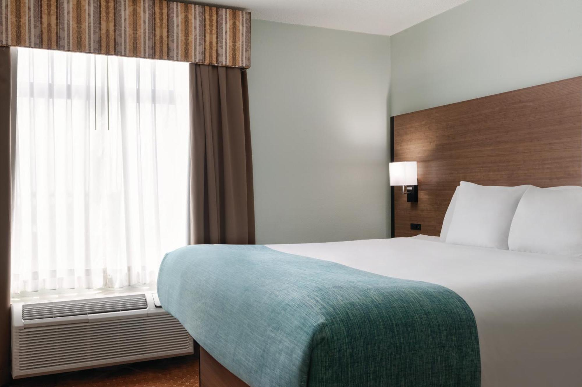 Wingate By Wyndham Louisville East Екстер'єр фото
